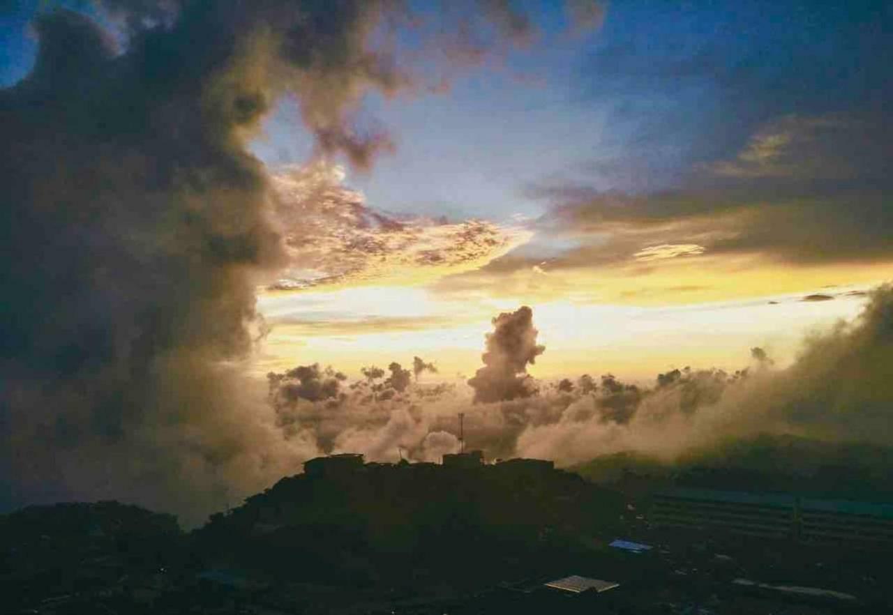 Vacation House In Baguio With Amazing Sunset Views Baguio City Bagian luar foto